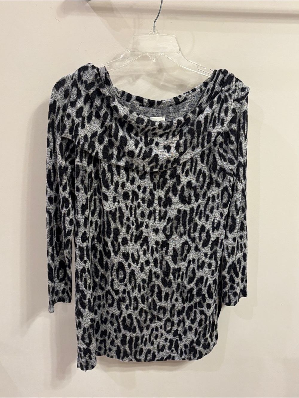 Chico's Zenergy Gray & Black Leopard-Print Long Sleeve Top